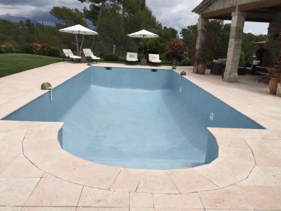 Piscine rénovée avec le revêtement Aquabright