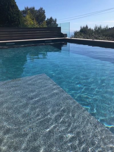 Piscine rénovée avec le revêtement Aquabright
