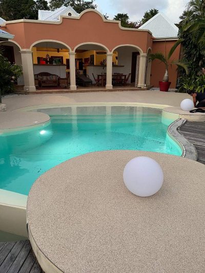 Piscine rénovée avec le revêtement Aquabright