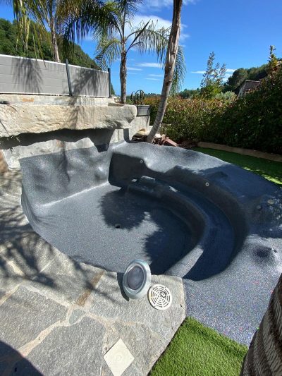 Piscine de forme libre rénovée en Aquabright