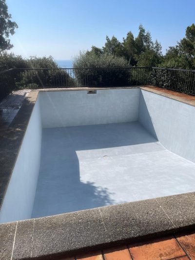 Piscine rénovée avec le revêtement Aquabright
