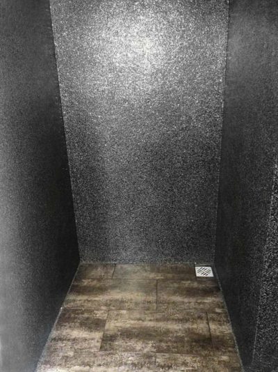 Douche en résine pailletée
