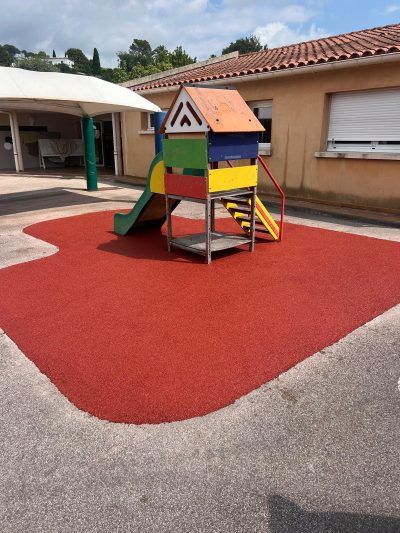 Aire de jeux en résine et gomme colorée