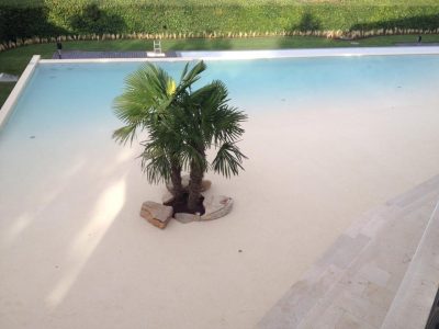 Plage de piscine en moquette de pierre Résimarbre