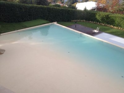 Plage de piscine en moquette de pierre Résimarbre