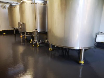 Quelle résine choisir pour un sol industriel ?