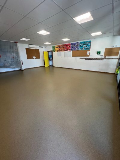 Sol en Résiquartz dans une salle de classe