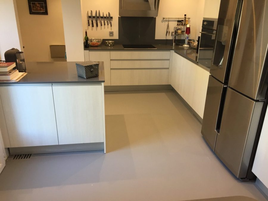 Sol de cuisine en résine coulée