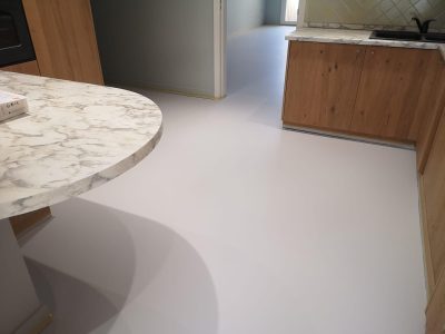 Sol de cuisine en résine coulée