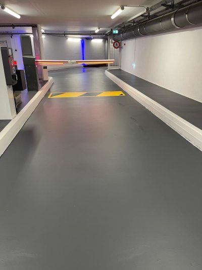 Sol de parking en résine avec marquage