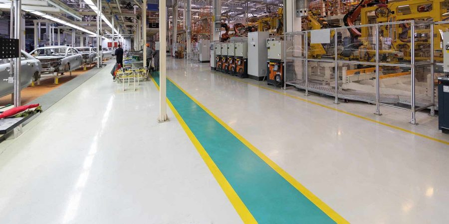 Sol industriel en résine avec allée de circulation marquée